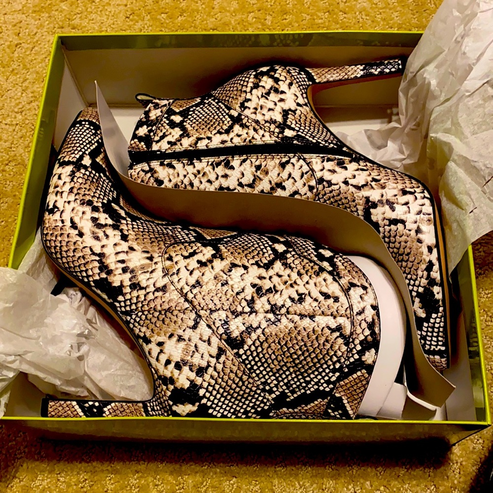 Gianni Bini Booties
